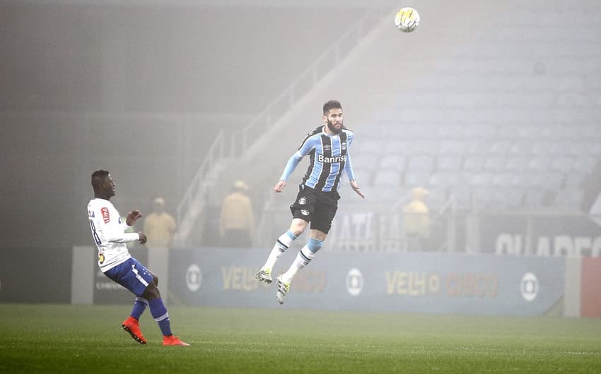 Marcelo Oliveira se destaca no meio da neblina