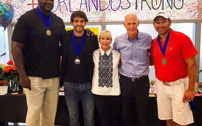 Kaká visita vítimas de ataque em Orlando