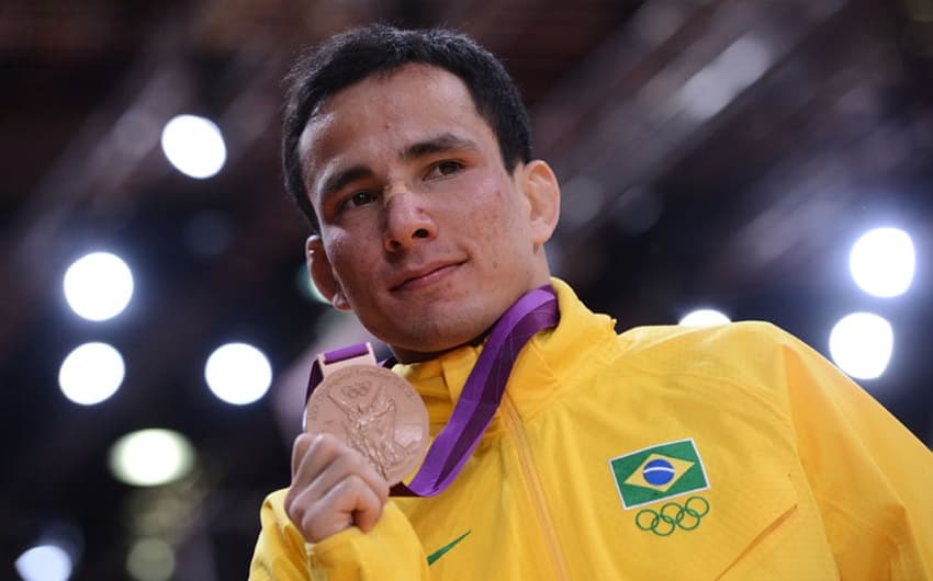 Olimpíadas 2012 - Londres - Felipe Kitadai levanta o Bronze vencida no Judo.