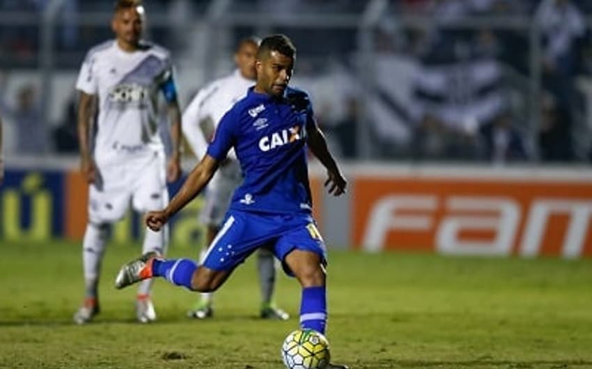 Alisson, meia-atacante do Cruzeiro (Foto: Marcelo Zambrana/Light Press)