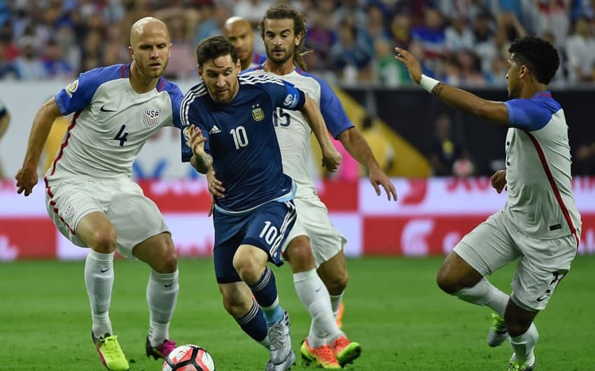 Messi teve atuação de destaque nas semifinais da Copa América de 2016: goleada de 4 a 0 sobre os EUA<br>