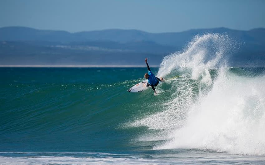 Mick Fanning surfa em onda de Jeffreys Bay (Foto: WSL / Kirstin)