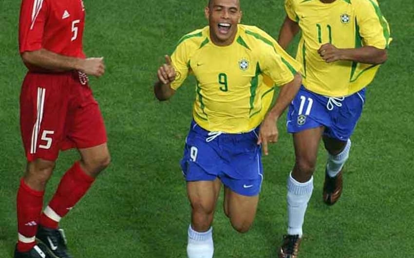 Na estreia contra a Turquia, Ronaldo marcou o gol de empate do Brasil