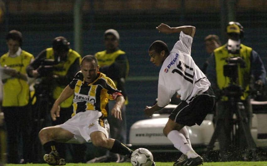 2004 - Criciúma liderou o Brasileiro nas&nbsp;7ª, 8ª, 9ª rodadas, mas acabou rebaixado à Série B
