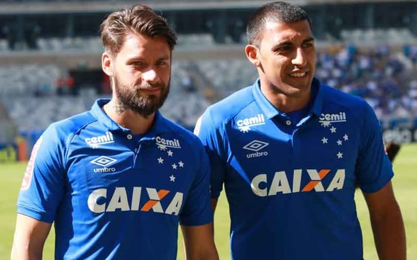 Sóbis e Ábila foram apresentados no Cruzeiro