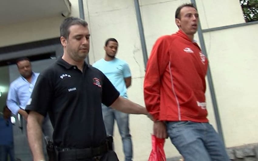 Ex-goleiro Carlos Luna foi preso na manhã desta terça-feira