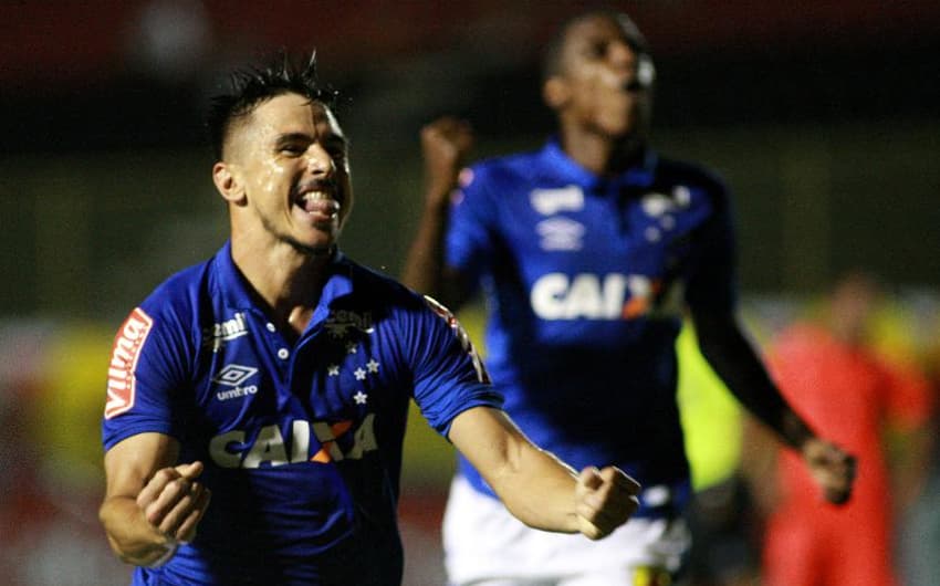 Willian faz dois, e Cruzeiro supera o Vitória&nbsp;