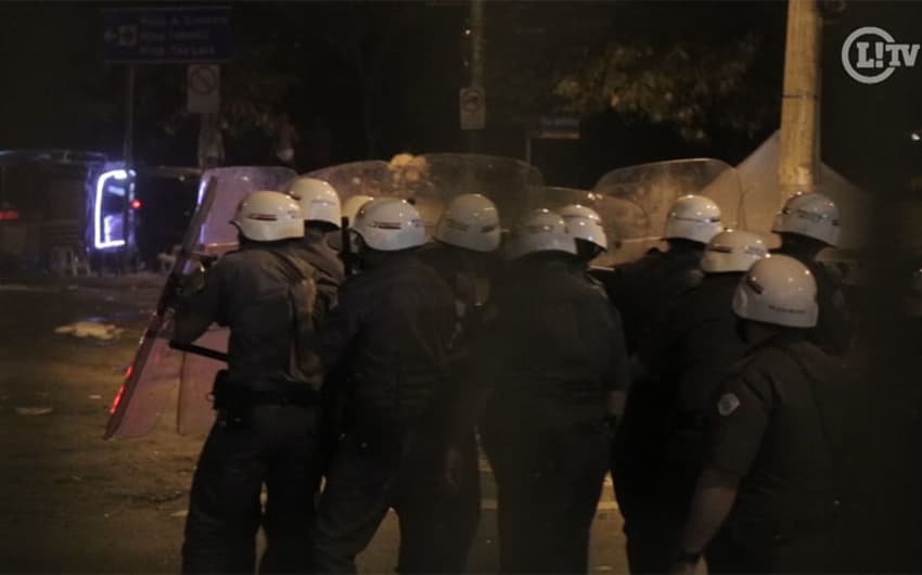 Confusão entre Policiais Militares e torcedores do São Paulo no Morumbi