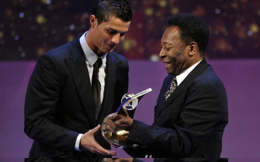 Cristiano recebeu das mãos do Rei Pelé o troféu de melhor jogador do mundo da Fifa de 2008