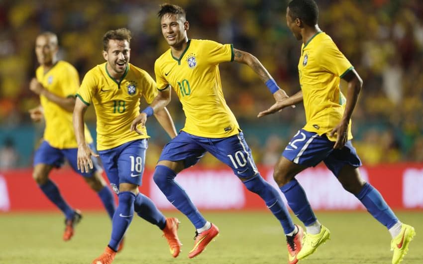 Começa a Era Dunga: Brasil x Colômbia, no Sun Life Stadium, em Miami. 1 a 0 Brasil, com gol de Willian