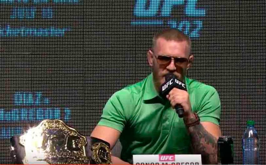 Conor McGregor fala em coletiva de imprensa do UFC 202
