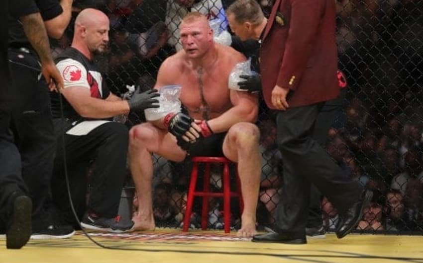 UFC 200: Brock Lesnar venceu Mark Hunt na decisão