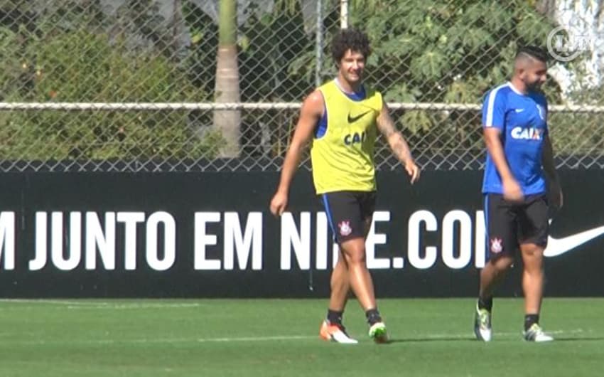 Pato treina no Corinthians