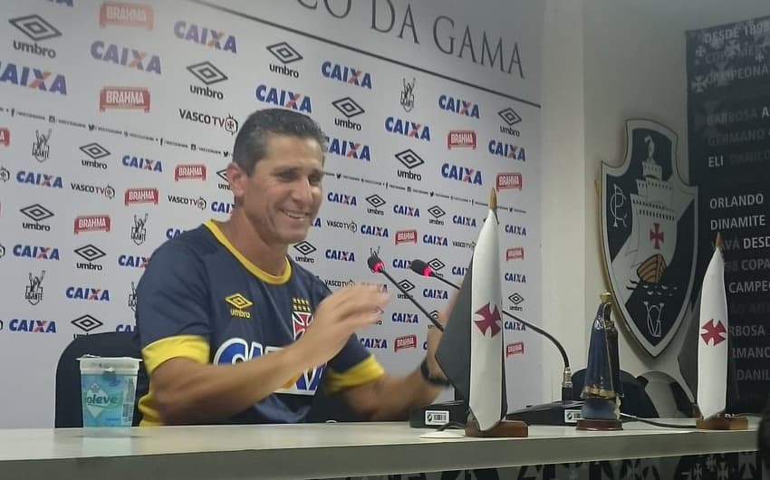Jorginho durante entrevista coletiva no Vasco nesta terça-feira (Foto: David Nascimento/LANCE!Press)