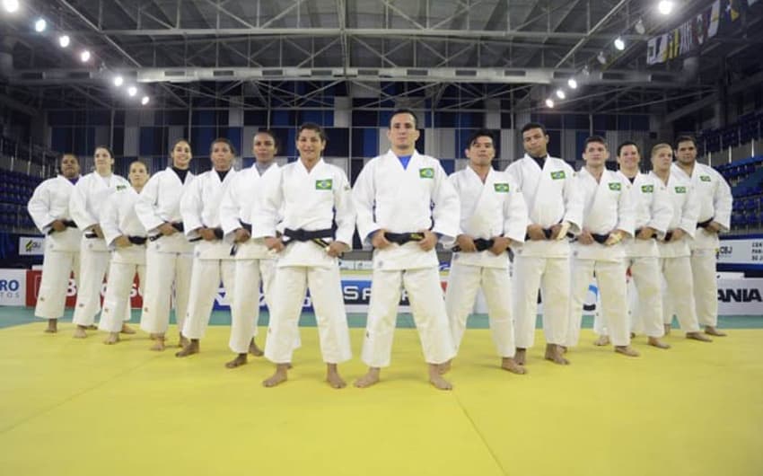 Seleção de judô recebe quimonos olímpicos