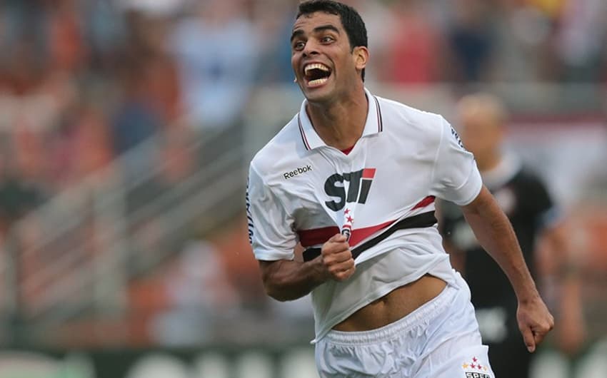 Maicon fez dois gols no clássico entre Corinthians e São Paulo