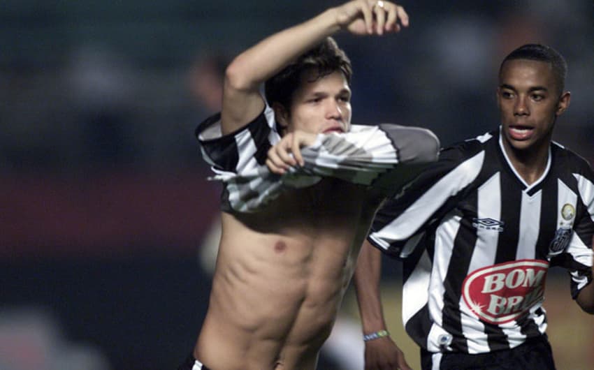 Diego e Robinho pelo Santos no Brasileirão de 2002: clique e veja todos os números da carreira da dupla
