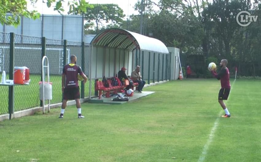 Wesley e Carlinhos no treino do São Paulo