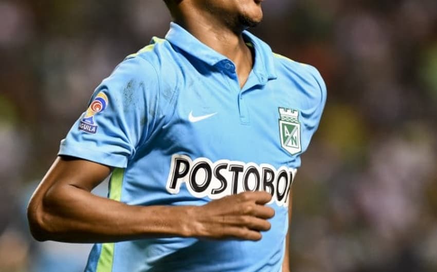 Após se destacar no Atlético Nacional, o atacante colombiano Copete acertou com o Santos