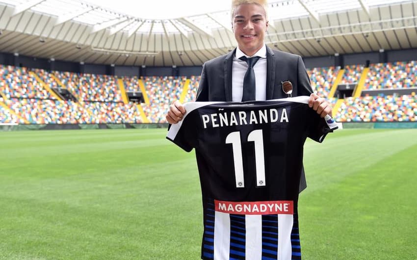 O meia venezuelano Adalberto Peñaranda, da Udinese, tem 19 anos)