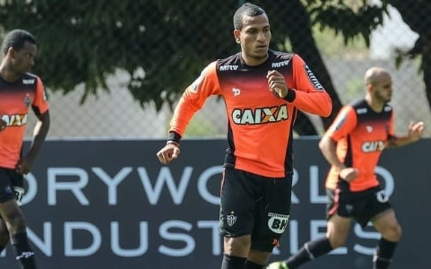Rómulo Otero já treina no Atlético-MG (Foto: Bruno Cantini/Divulgação)