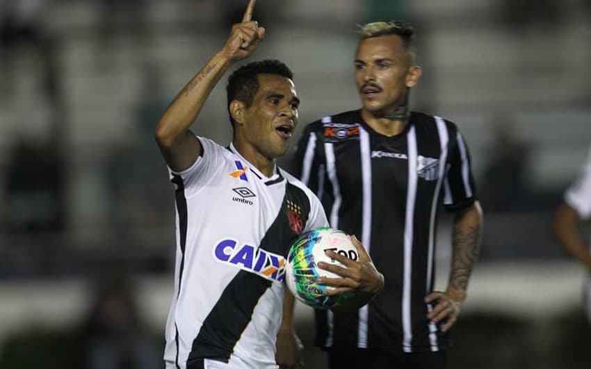 Éderson estreia com belo gol, e Vasco vence o Bragantino