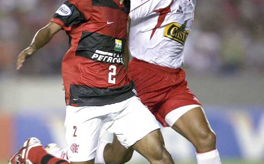 Léo Moura conquistou seu primeiro título nacional com o Flamengo em 2006