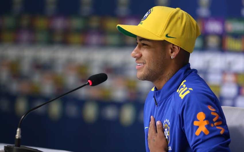 Neymar durante entrevista coletiva na Granja Comary