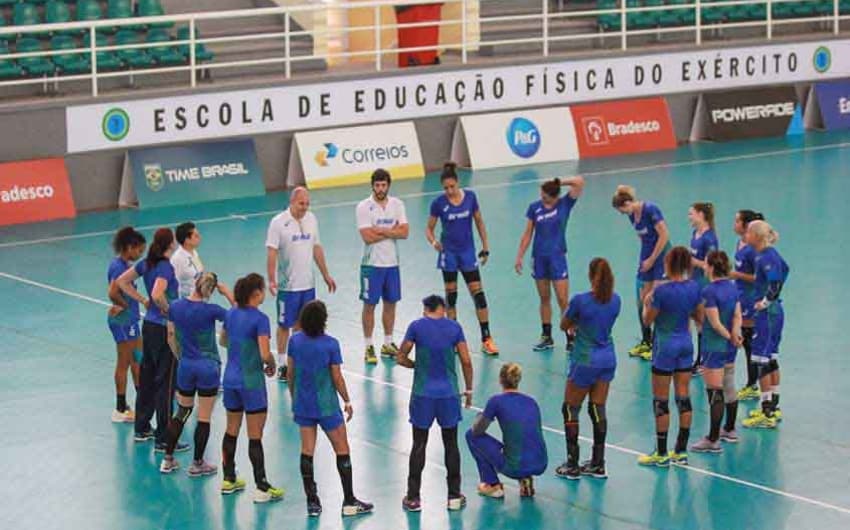 Seleção Brasileira feminina de handebol treina no&nbsp;Centro de Capacitação Física do Exército, na Urca (RJ)
