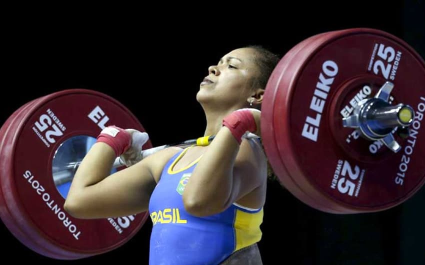 Jaqueline Ferreira, atleta do Levantamento de Peso
