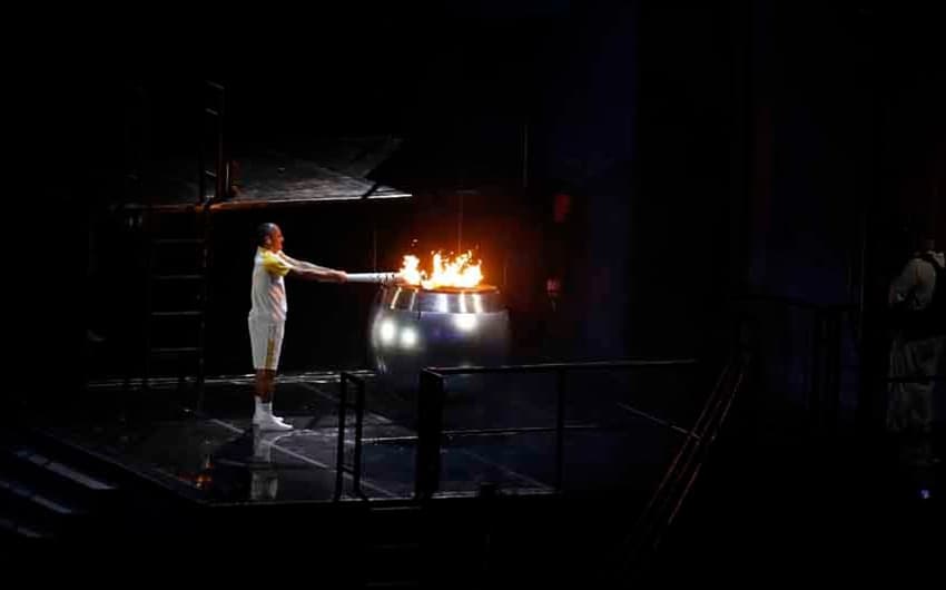 Vanderlei acendeu a pira olímpica: clique e veja um show de imagens do evento que emocionou o mundo&nbsp;