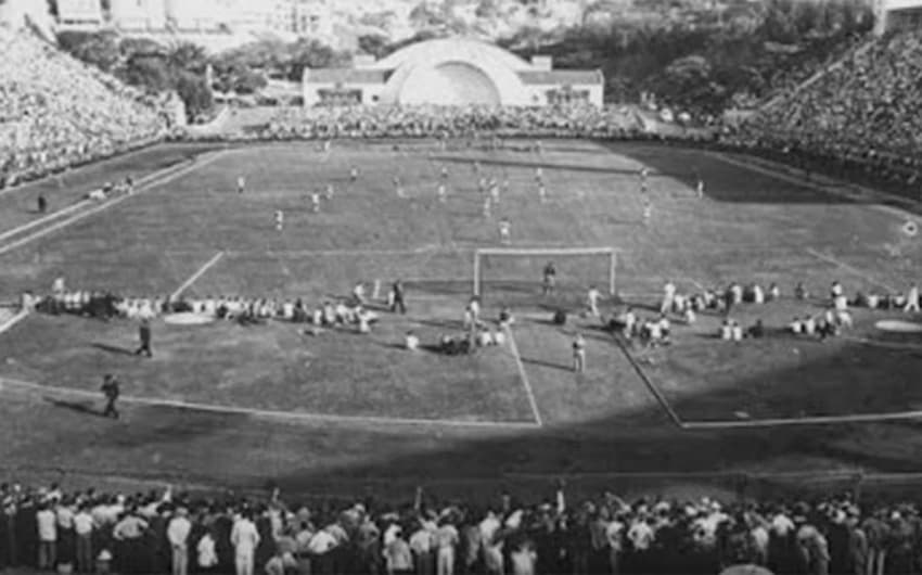 Em 1940, o Paca foi inaugurado com rodada dupla. No 2º jogo, Timão estreou no estádio batendo o Atlético-MG: 4 a 2