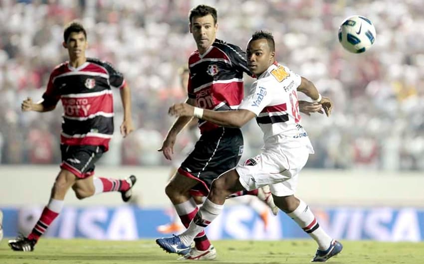 Último confronto: São Paulo 2x0 Santa Cruz na Arena Barueri (6/4/2011) pela Copa do Brasil