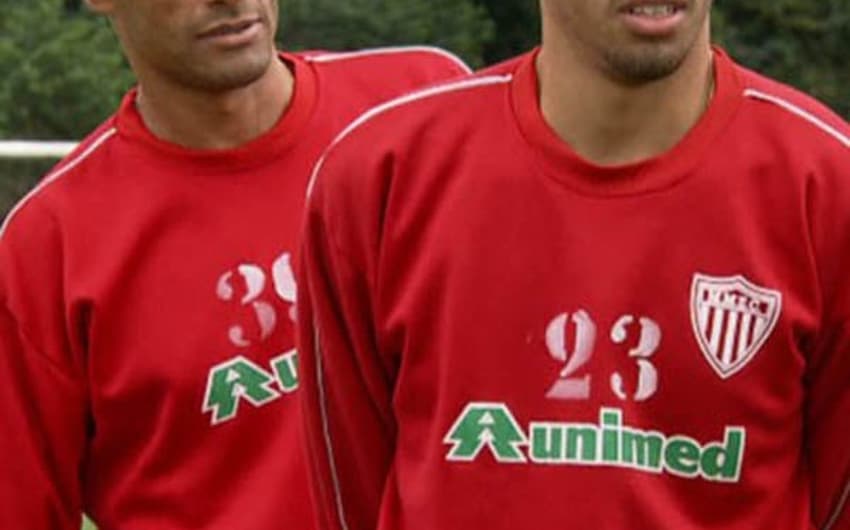 Em seu fim de carreira no Mogi Mirim, Rivaldo atuou ao lado do filho Rivaldinho