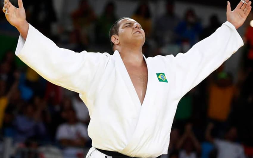 Rafael Silva&nbsp;vence Abdullo Tangriev por um yuko e conquista seu segundo bronze olímpico