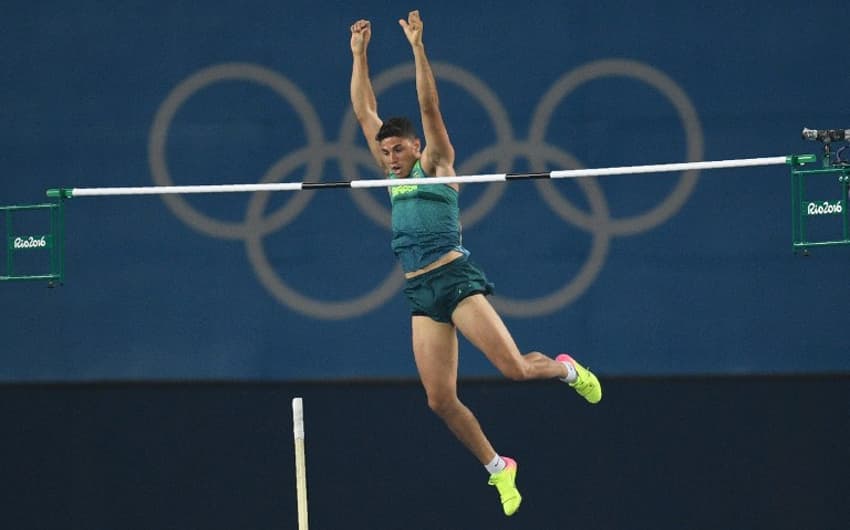 Thiago Braz emociona o Engenhão no salto com vara e fatura o segundo ouro do Brasil na Rio-2016