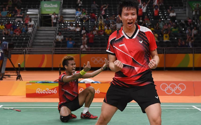 Time da Indonésia comemora a vitória no badminton