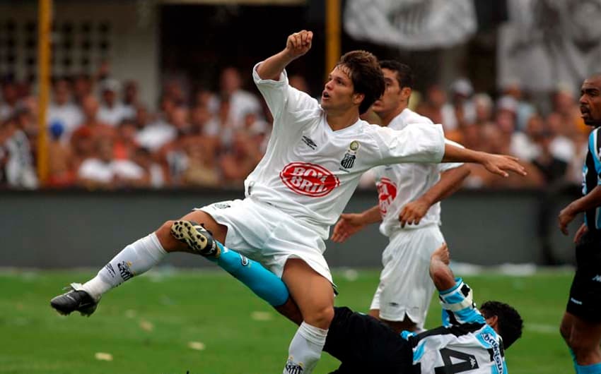 Assim como no 2 a 0 do BR, o Santos iniciou voando na ida das semis com o Grêmio: 3 a 0, em 1/12/2002