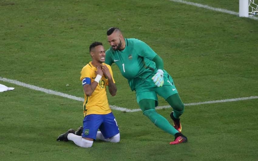 Neymar e Weverton festejam ao fim dos pênaltis: clique e lembre quem já tentou isso e falhou