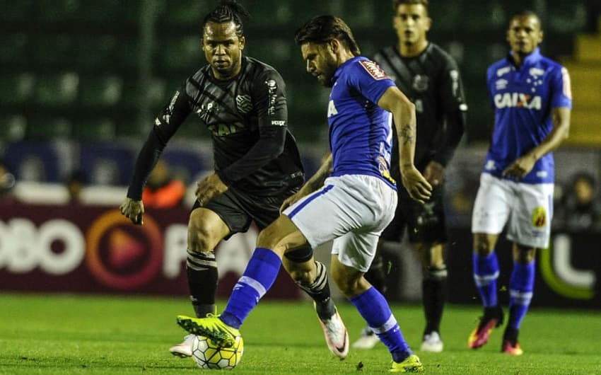 Rafael Sóbis e Carlos Alberto - Figueirense x Cruzeiro