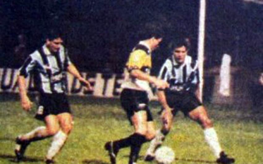 Em 1991, o Criciúma superou o Grêmio e foi campeão da Copa do Brasil