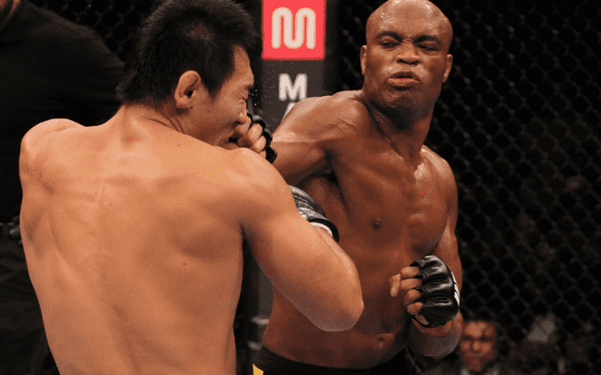 Anderson Silva nocauteou Yushin Okami no UFC 134
