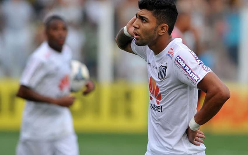 No dia 9 de janeiro de 2014, Gabriel marcou seu primeiro gol pelo Santos em clássicos, na goleada santista por 5 a 1 sobre o Corinthians pelo&nbsp;Campeonato Paulista.