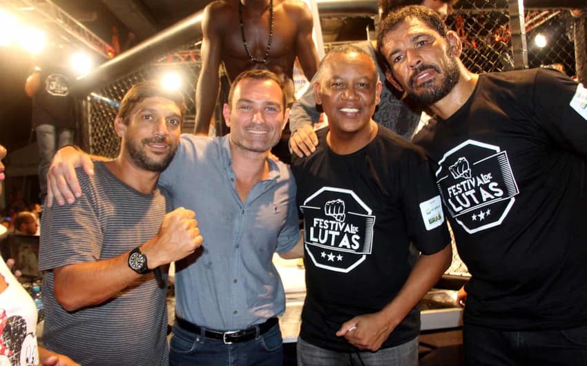 Daniel Quiroga, Giovani Decker, Celso Athayde e Rodrigo Minotauro durante a 1ª edição do FLC, na Cufa