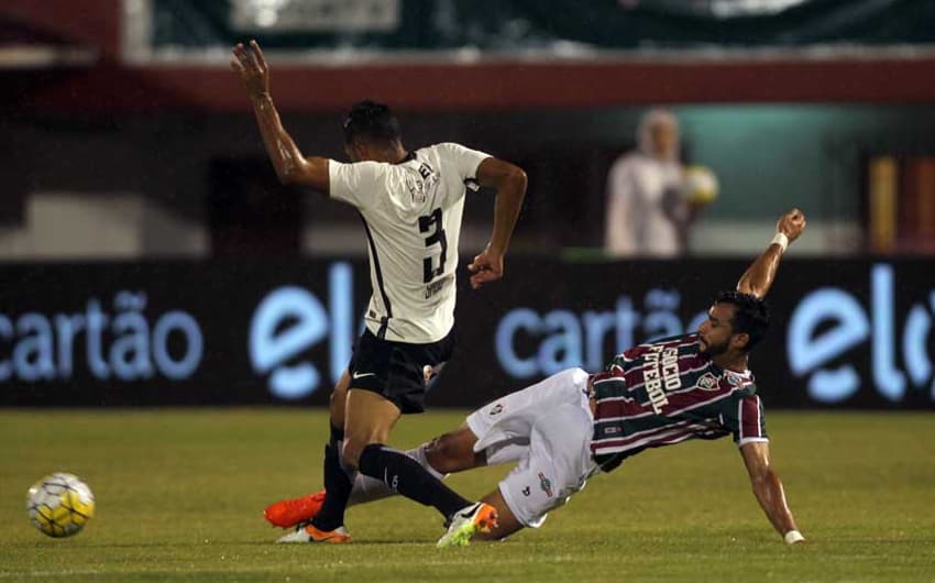 Corinthians e Fluminense fizeram um jogo muito disputado na primeira partida