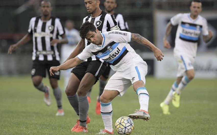 GALERIA: O duelo entre Botafogo e Grêmio em imagens