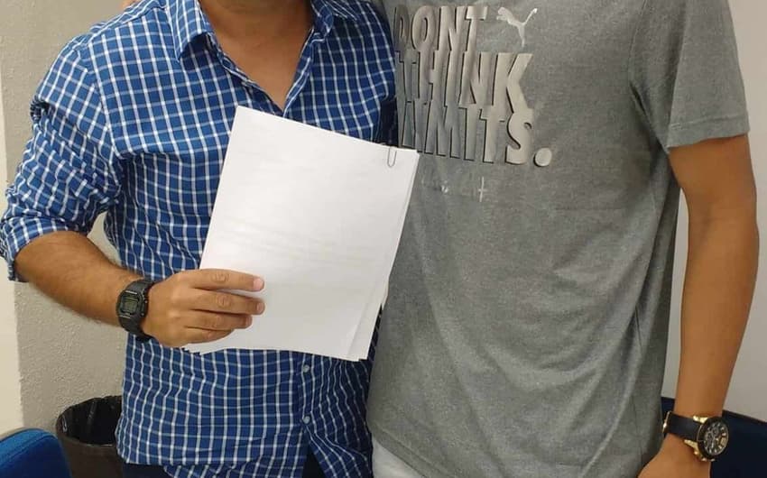 Pedro assinou a renovação de contrato com o Fluminense nesta terça-feira (Foto: Reprodução/PGB Sports)