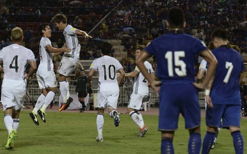 Na Ásia, o Japão venceu a Tailândia por 2 a 0 e se recuperou da derrota para Emirados na estreia da fase final