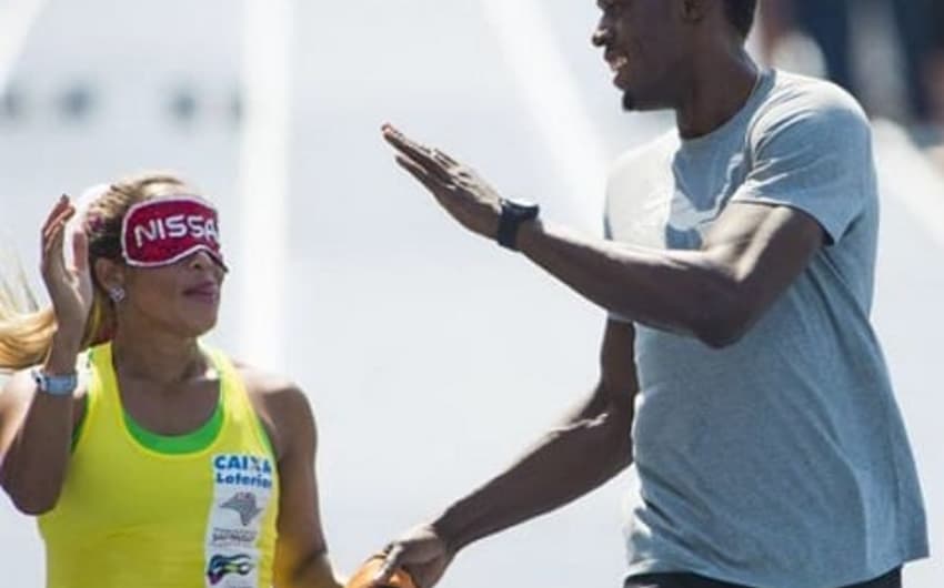 Bolt posta foto com Terezinha Guilhermina para saudar as Paralimpíadas