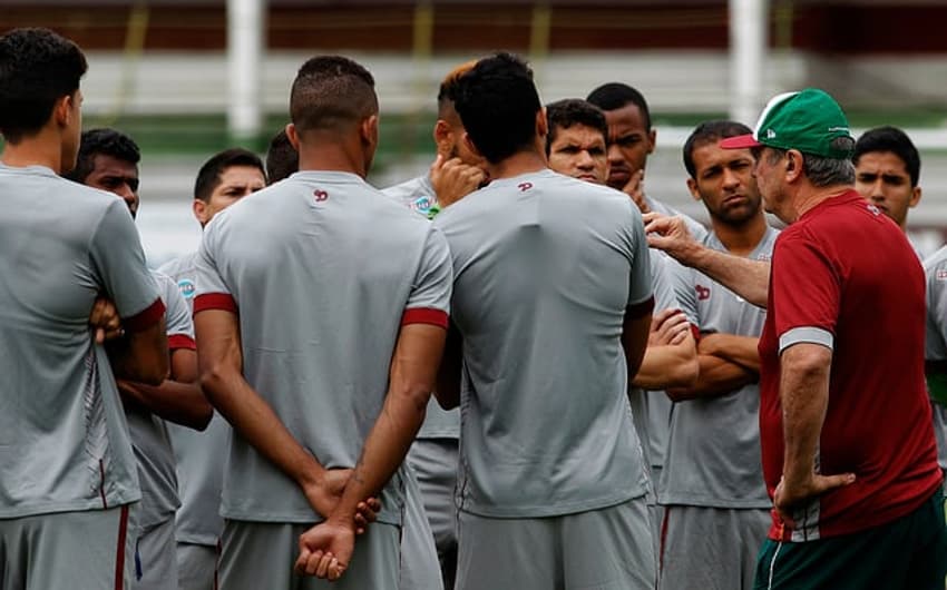Levir Culpi orienta o elenco no treino desta sexta-feira (Nelson Perez/Fluminense F.C.)